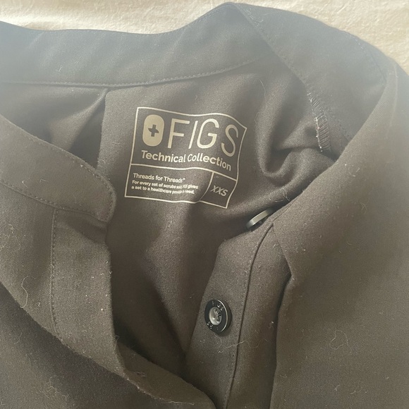 Figs scrubs - Picture 2 of 3